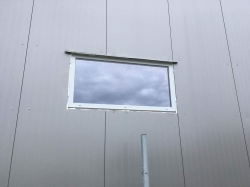 Plastová okna a hliníkové vchodové dveře - výrobní hala - Hlučín