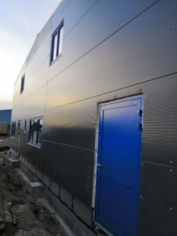 Výrobně skladovací hala Opava - plastová okna, hliníkové dveře